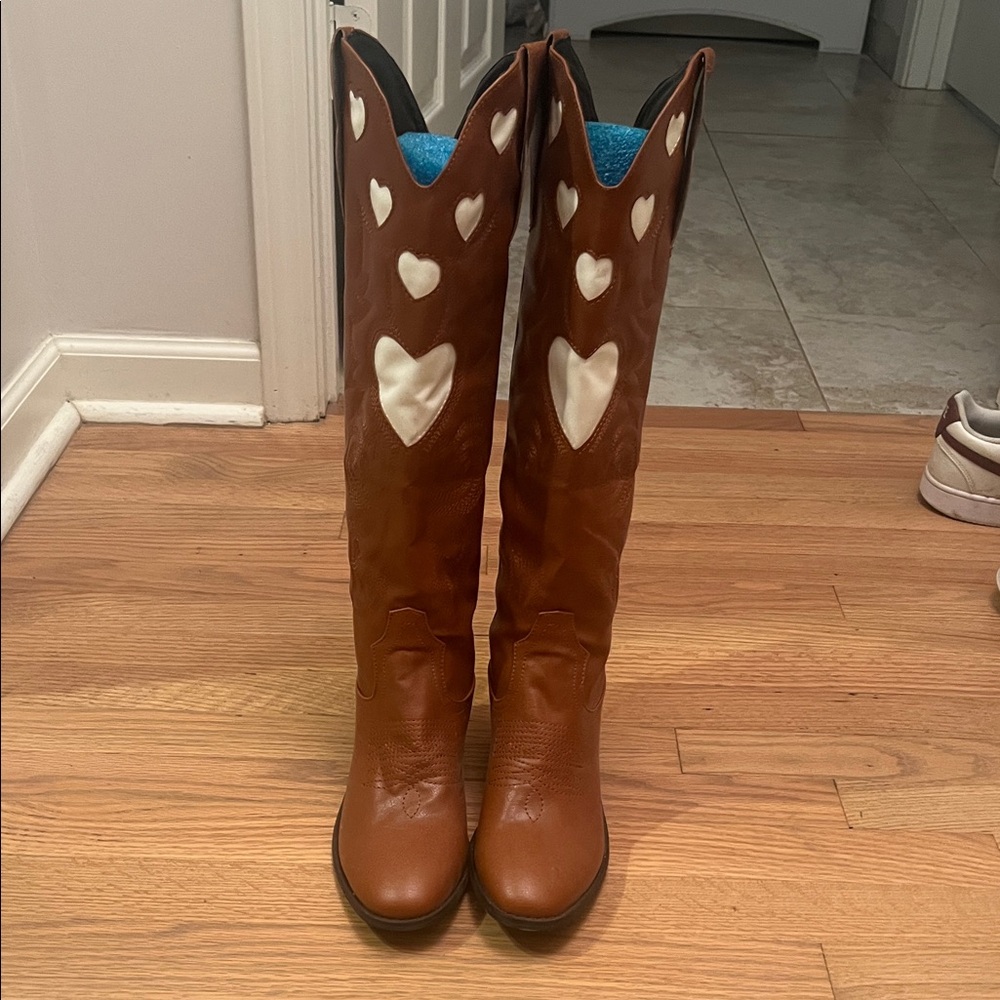 Brown Heart-Patterned Women's Boots